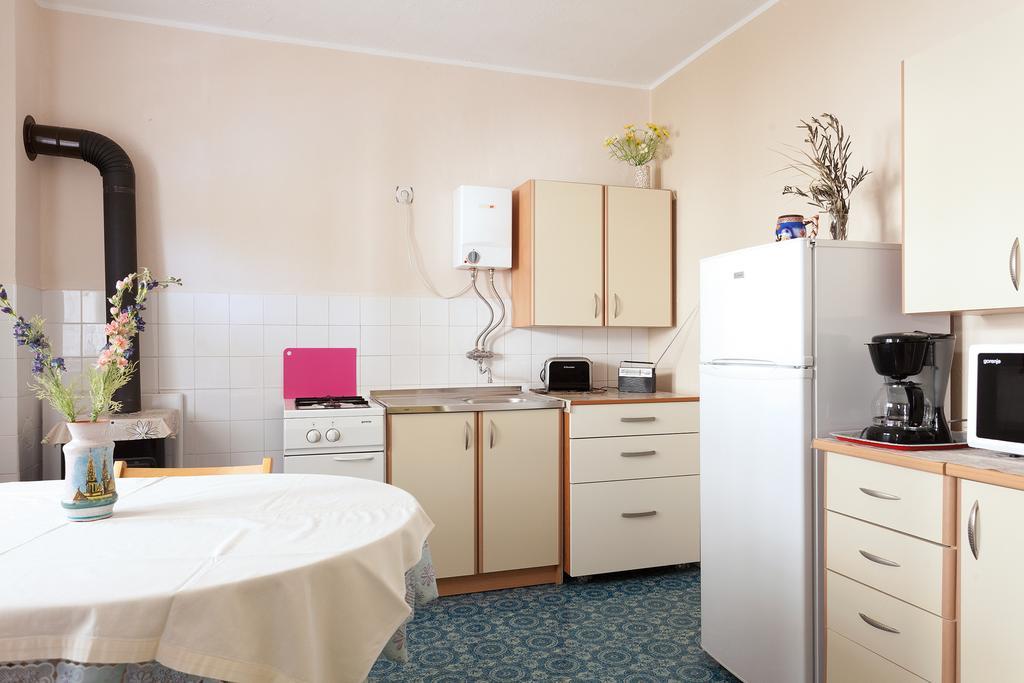 Apartman Davorka Karlobag Exterior foto