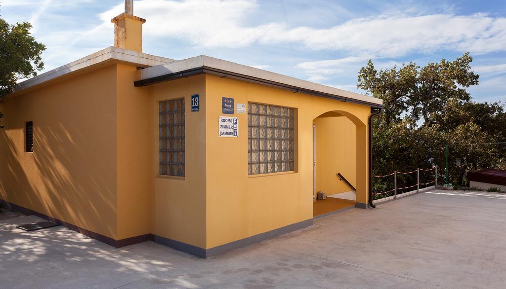 Apartman Davorka Karlobag Exterior foto